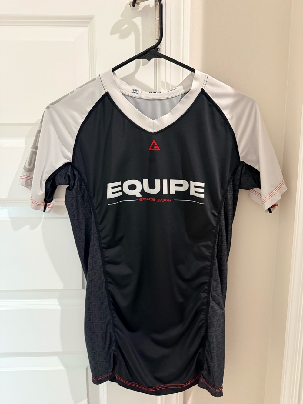 GB Equipe Women’s V-neck rash guard